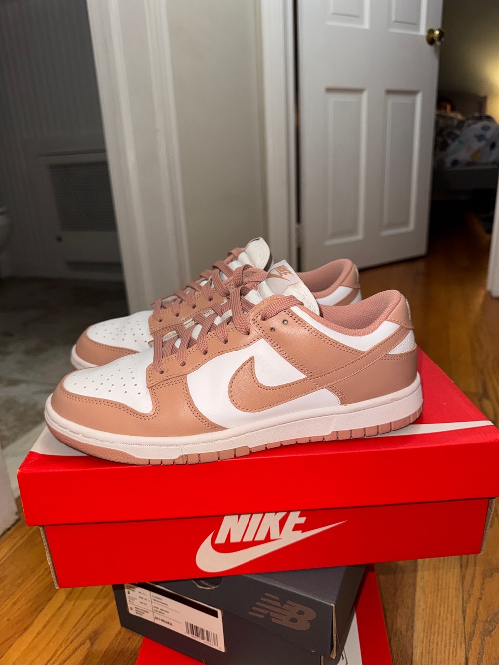 Women’s Nike Dunk Low- 9.5